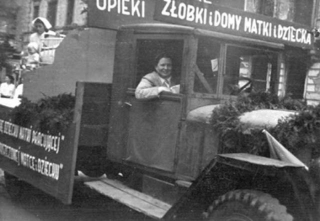 Эта женщина живьем укладывала детей в гробы. Спустя годы она получила за это награду…