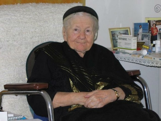 Эта женщина живьем укладывала детей в гробы. Спустя годы она получила за это награду…