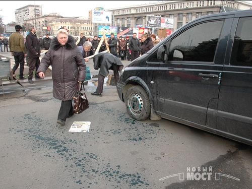 Лидера протестующих предпринимателей облили зеленкой
