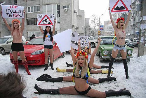 Состоялся первый протест участниц Femen в Днепропетровске