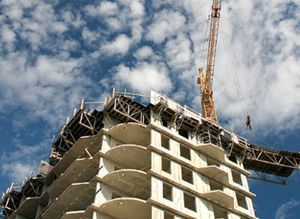 Продавать автомобили и строить в Днепропетровске не выгодно