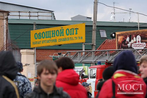 Склады напротив Центрального рынка горели из-за мусора
