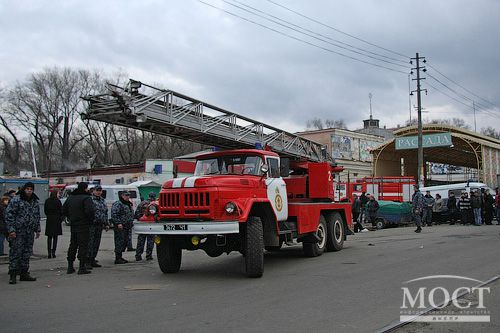 Склады напротив Центрального рынка горели из-за мусора