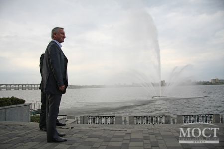 В Днепропетровске официально открыт сезон фонтанов (ФОТОРЕПОРТАЖ) В Днепропетровске официально открыт сезон фонтанов (ФОТОРЕПОРТАЖ)