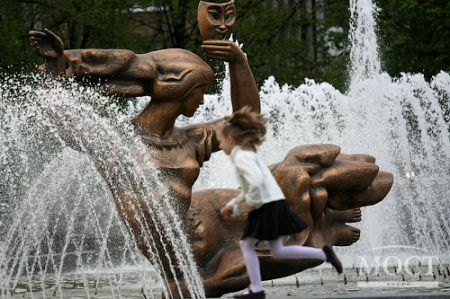 В Днепропетровске официально открыт сезон фонтанов (ФОТОРЕПОРТАЖ) В Днепропетровске официально открыт сезон фонтанов (ФОТОРЕПОРТАЖ)