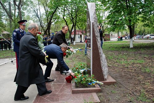 В Днепропетровске установили памятник министру
