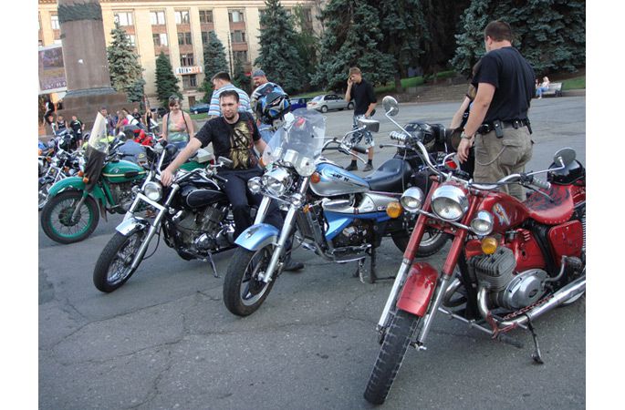 Василий Вирастюк призывал днепропетровских водителей к взаимоуважению