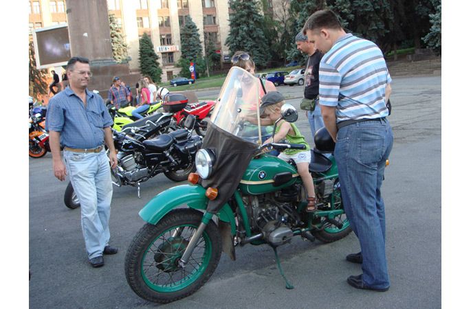 Василий Вирастюк призывал днепропетровских водителей к взаимоуважению
