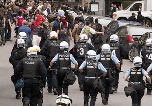 Власти Квебека пытаются усмирить студентов, протестующих против повышения платы за обучение