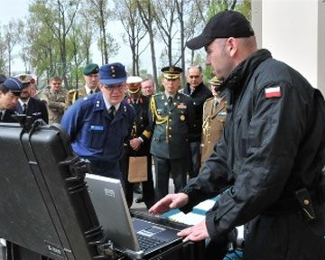 Польша хочет все документы о Катыни