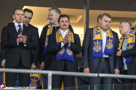 Vip-ложа матча Украина-Англия: 4 президента, министры и олигархи Vip-ложа матча Украина-Англия: 4 президента, министры и олигархи