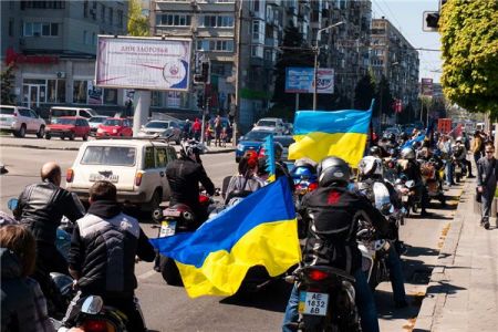 Байкеры открыли сезон костюмированным шоу (ФОТО) Байкеры открыли сезон костюмированным шоу (ФОТО)