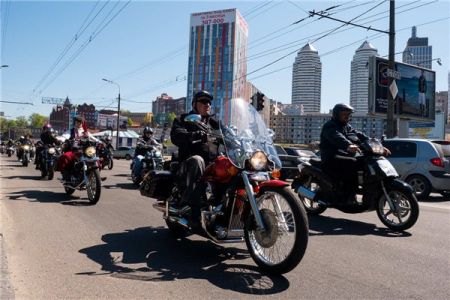 Байкеры открыли сезон костюмированным шоу (ФОТО) Байкеры открыли сезон костюмированным шоу (ФОТО)