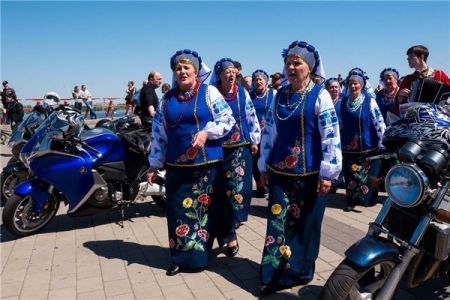 Байкеры открыли сезон костюмированным шоу (ФОТО) Байкеры открыли сезон костюмированным шоу (ФОТО)