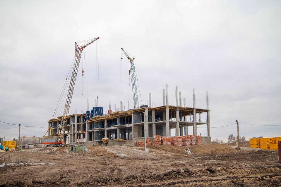 В поселке Слобожанское строят девятиэтажный дом