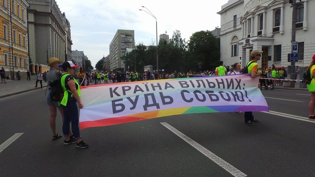 Марш равенства начался в Киеве: среди участников - нардепы ВР, дипломаты и политики ЕС 16 Марш равенства начался в Киеве: среди участников - нардепы ВР, дипломаты и политики ЕС 16