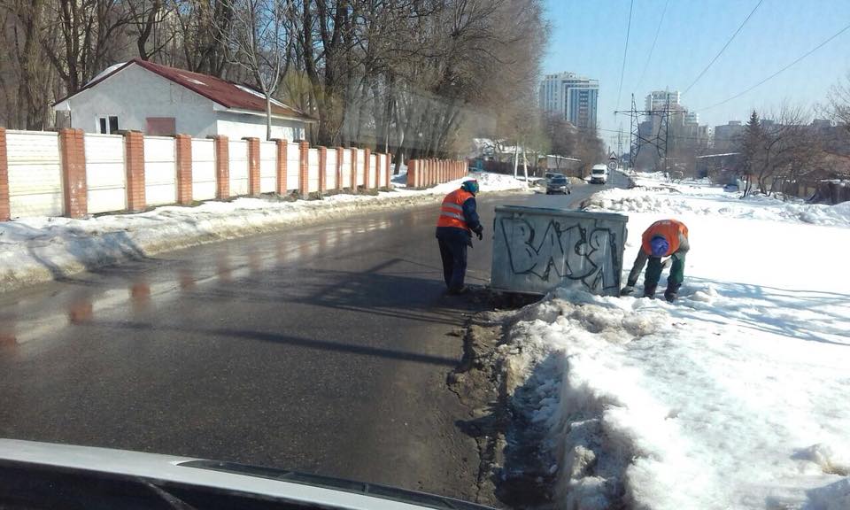 Для уборки мусора мэрия привлекла все коммунальные предприятия города