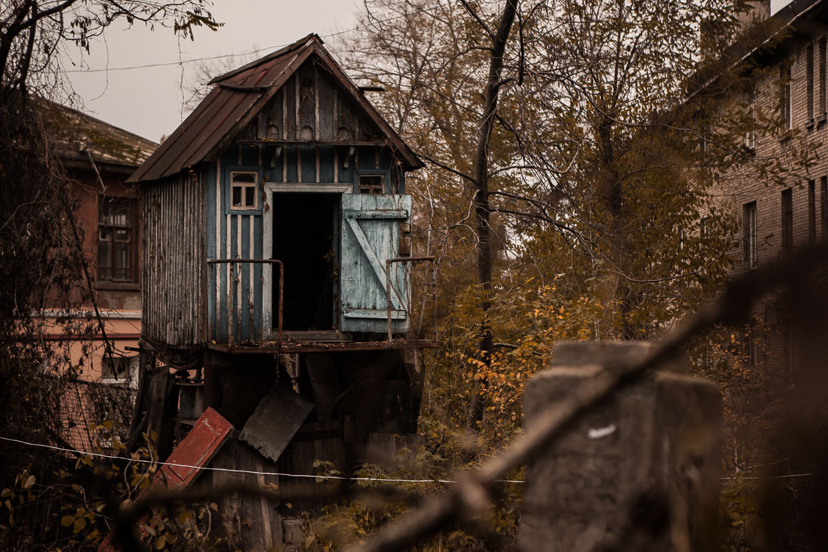 Разгулялась осень в мокрых долах, обнажила кладбища земли (А. Блок)