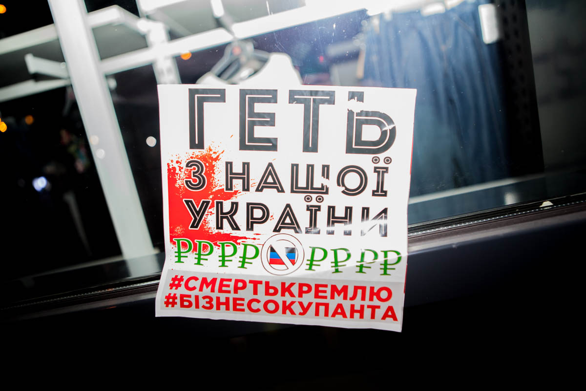 Подготовлены были и наклейки