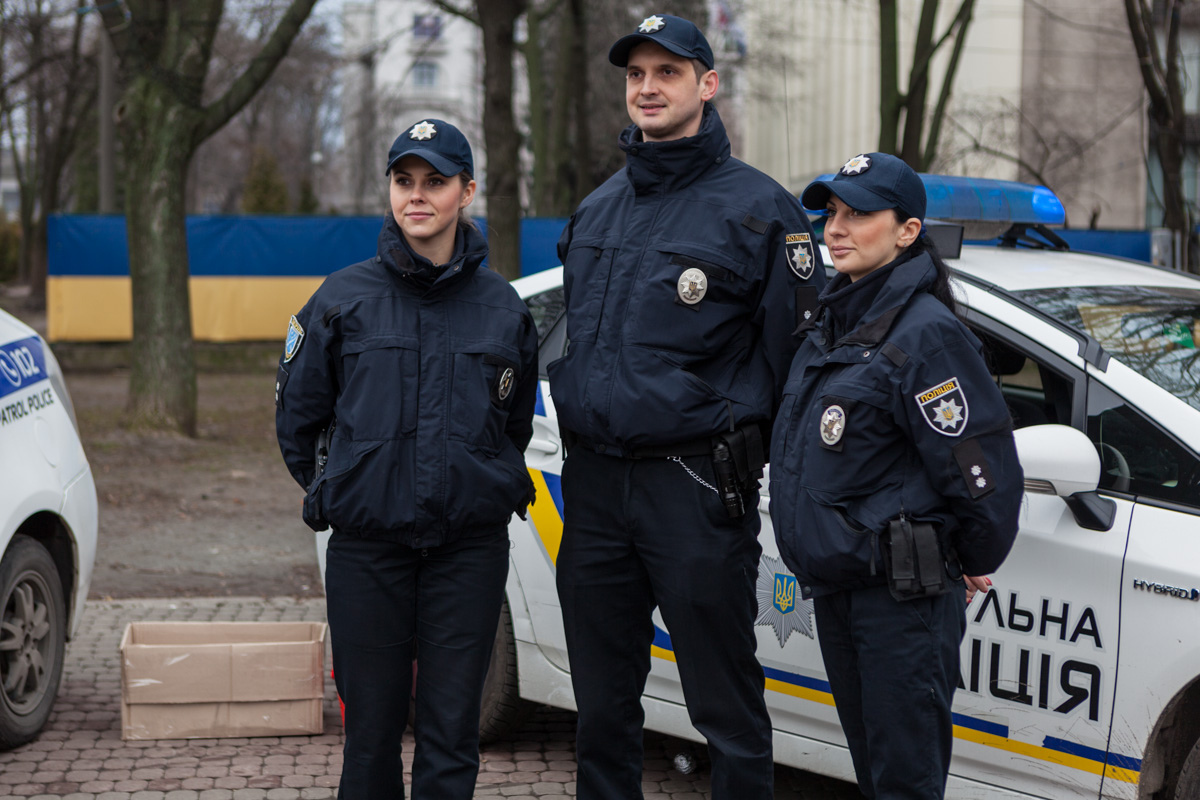 Патрульные Днепра поздравили детей с Рождеством