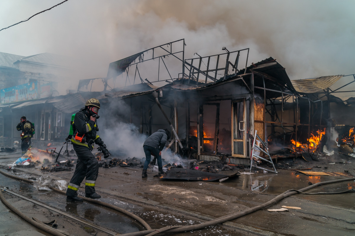 В Службу спасения о пожаре сообщили в 11:33