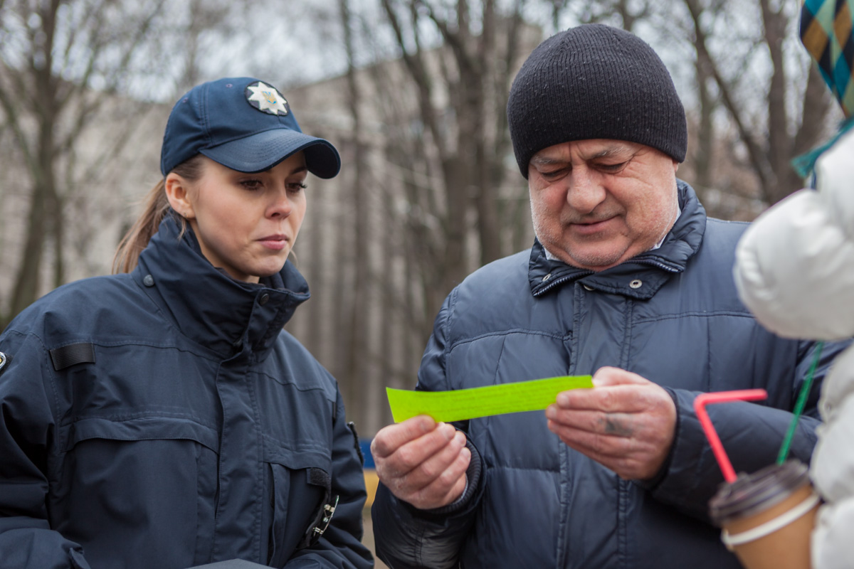 Взрослых отдельного проверили на знание правил ПДД