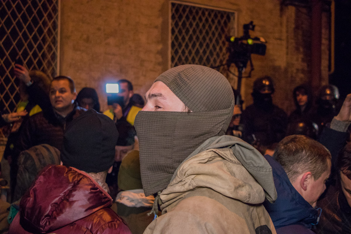 Большинство активистов прятали свои лица