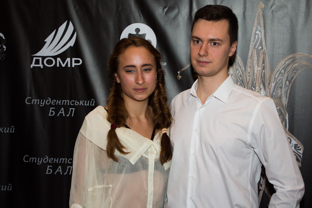 Всем хотелось унести с вечера как можно больше фотографий
