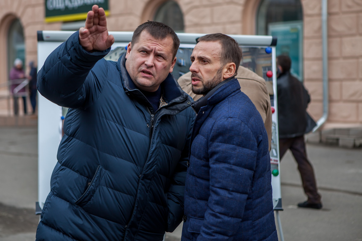 Городской голова Борис Филатов и советник мэра Максим Кучугура проверили ход работ на Вокзальной площади Городской голова Борис Филатов и советник мэра Максим Кучугура проверили ход работ на Вокзальной площади