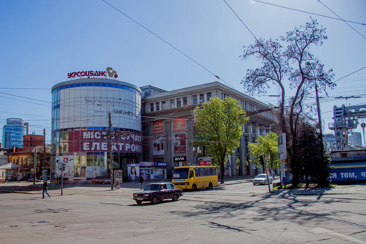 ЦУМ был расширен пристройкой «Ротонды», но это все тот же универмаг, который был открыт 75 лет назад