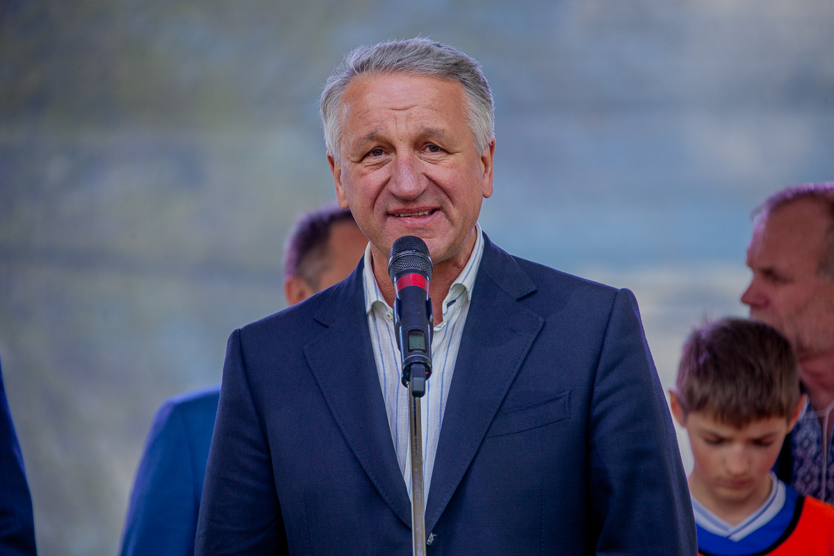 Иван Куличенко поприветствовал горожан, пришедших на Фестивальный причал