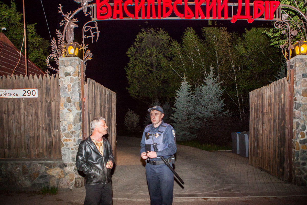 Между пассажирами и водителем такси возник конфликт