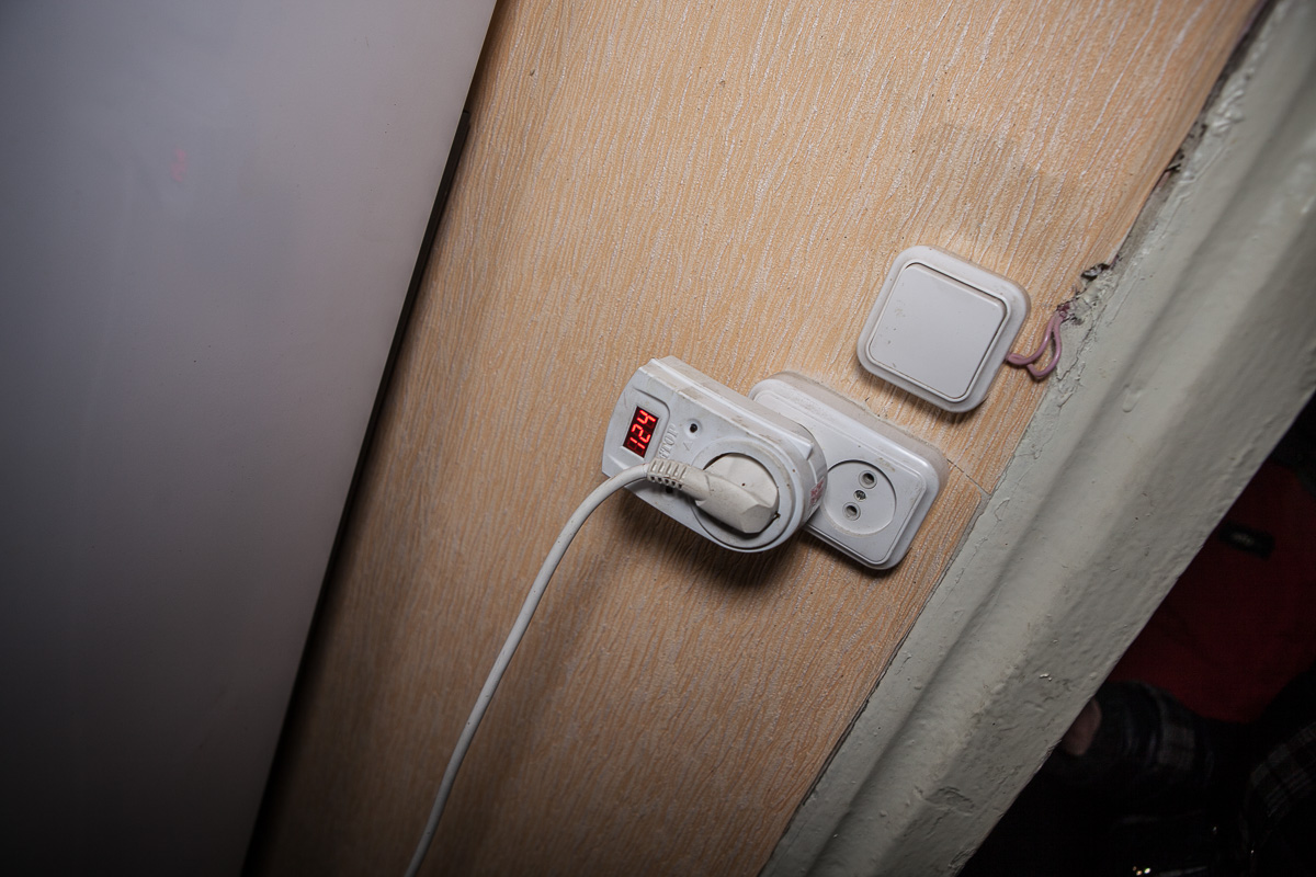 В квартирах уровень напряжения то колеблется в пределах 150V, то превышает допустимые 220V