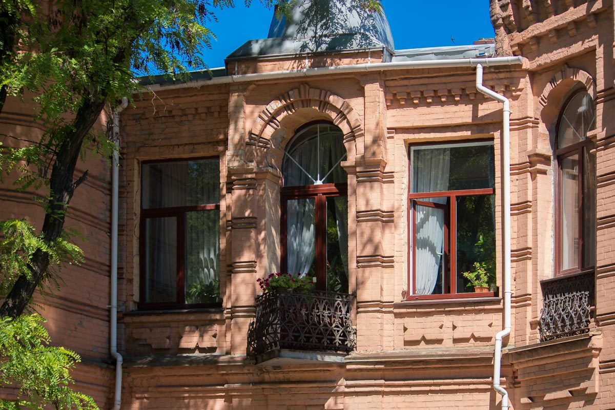 Сейчас она находится в подчинении департамента культуры