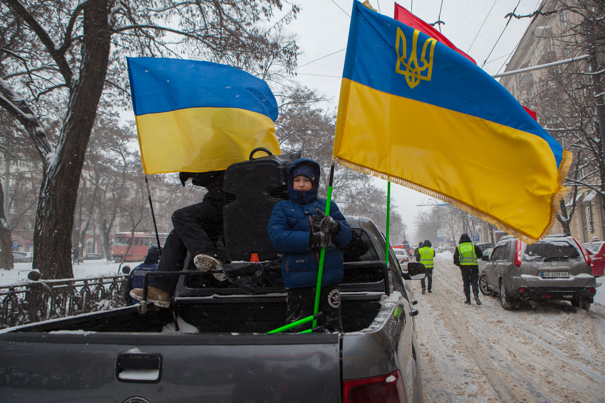 Колонна митингующих двинулась по проспекту Дмитрия Яворницкого