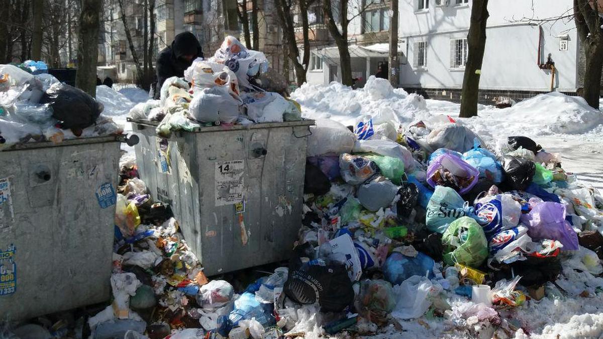 Двор на проспекте Богдана Хмельницкого, 30