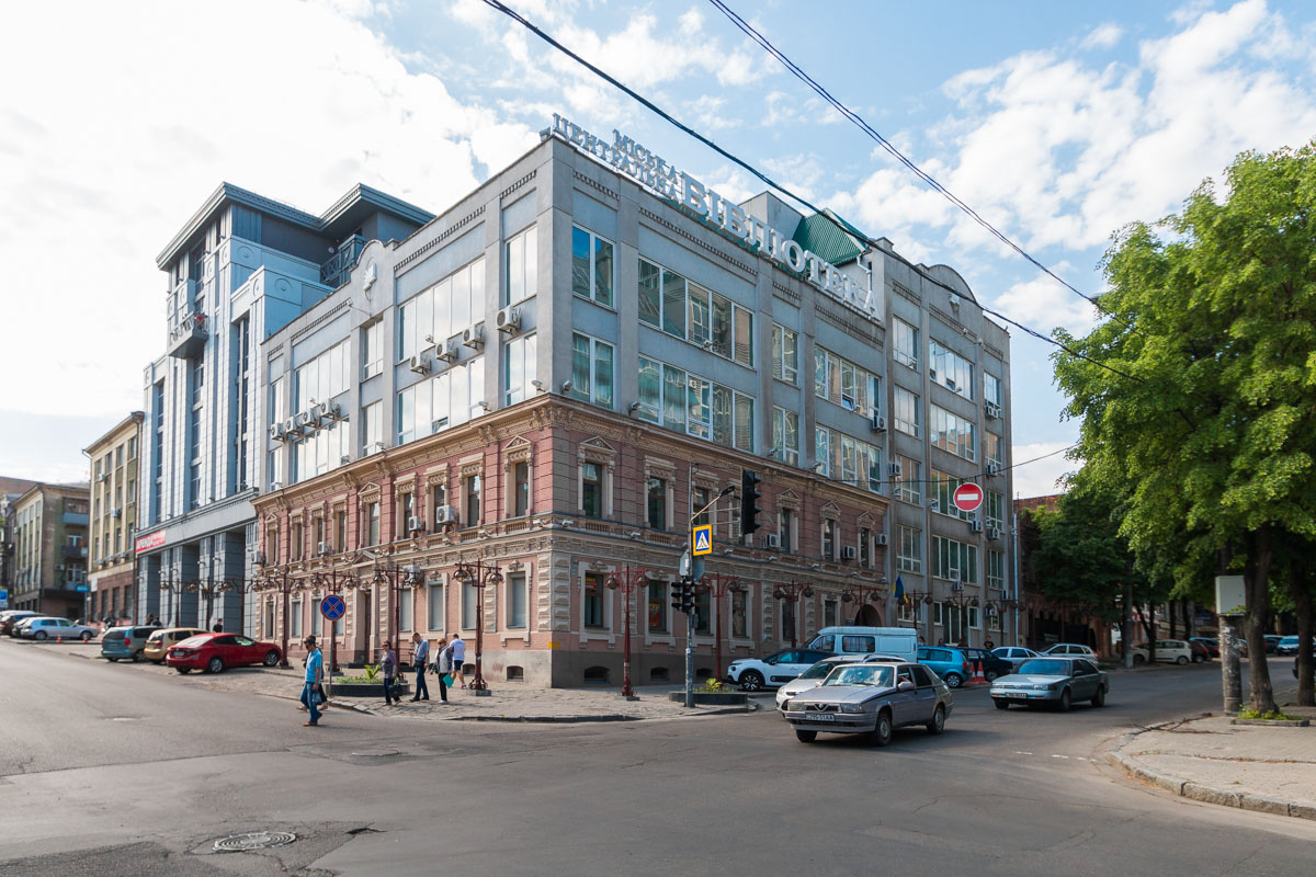 Центральная библиотека расположилась на улице Воскресенской