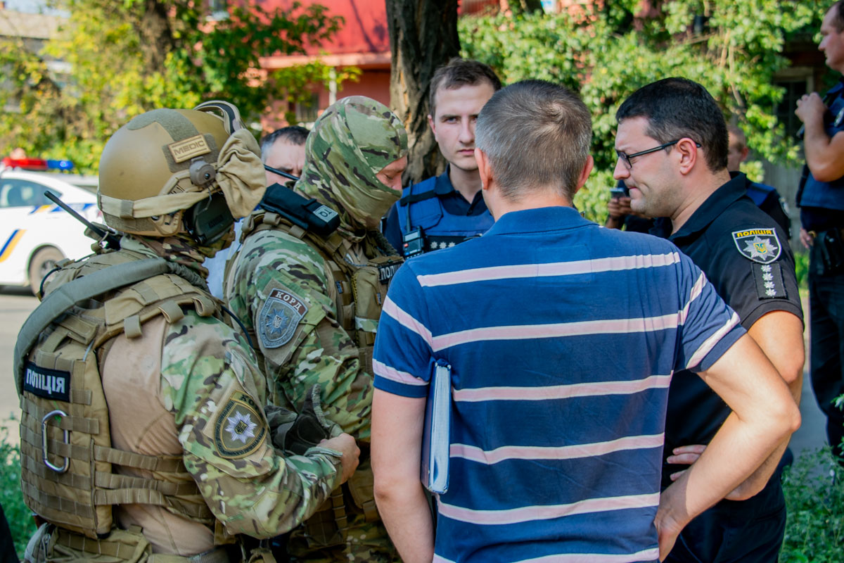 Узнав адрес щедрого вояки, правоохранители направились к нему домой Узнав адрес щедрого вояки, правоохранители направились к нему домой