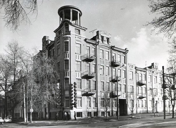 После его смерти, в 1910-м году, домовладение досталось в наследство его семерым детям