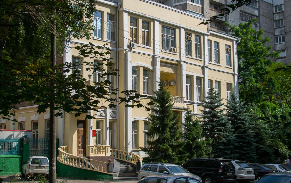 Особняк оброс десятками легенд